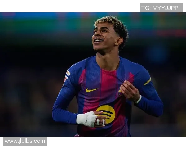 足球明星齐聚一堂共同庆祝足球盛事的精彩瞬间大合影